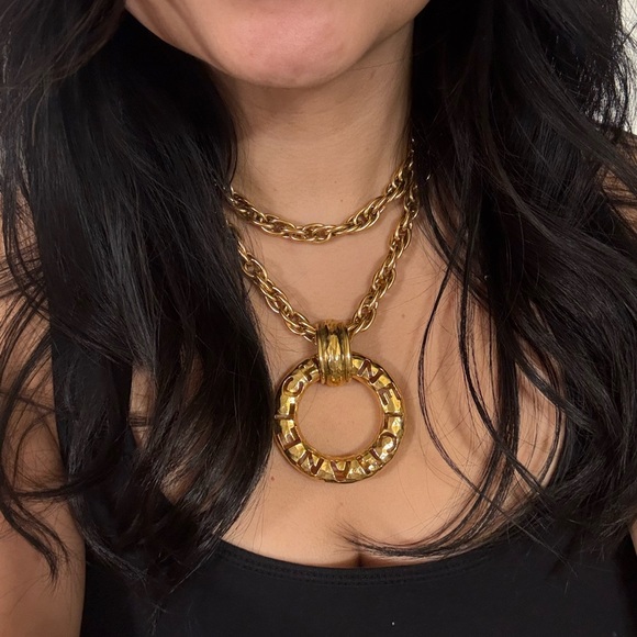Beautiful Vintage Gold "CHANEL" Circle Pendant Chain Necklace - Picture 1 of 12